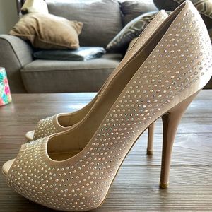 NWOT Jennifer Lopez rhinestone pumps.